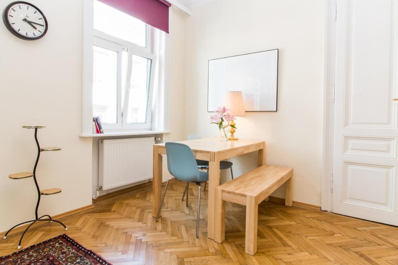 Beautiful Viennese Apartment Exterior photo