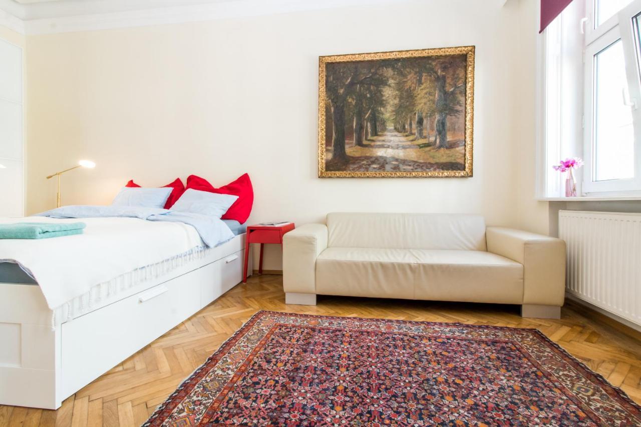 Beautiful Viennese Apartment Exterior photo